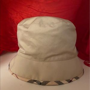 Burberry bucket hat